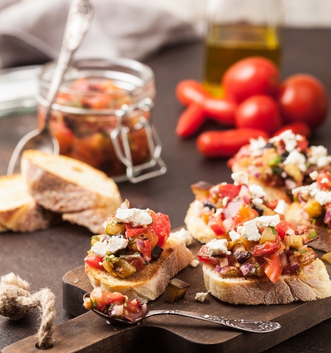 Snacks that Go Hand in Hand With Olive Oil