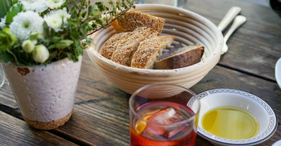 Knowing the Distinction Amongst Olive Oil and Extra-Virgin Olive Oil