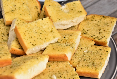 A Delicious Combination: How to Use Olive Oil with Homemade Garlic Bread