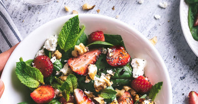 Creating a Flavorful Strawberry Spinach Salad with Balsamic Vinegar